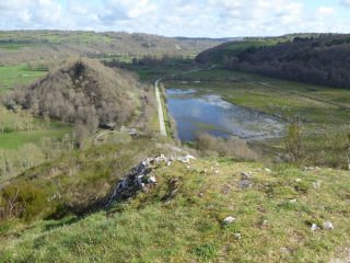 © Picknickbereich - Butte de Saint Pierre le Chastel - mairie de St-Pierre-le-Chastel