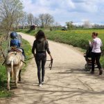 © Spaziergang auf dem Rücken eines Esels - La Ferme de la Marinette - Combrailles Auvergne Tourisme