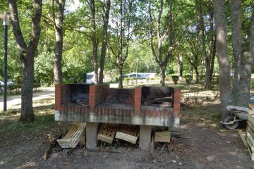 © Städtischer Campingplatz La Poule d'Eau - Combrailles Auvergne Tourisme
