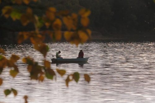 Angeln mit dem Boot - Étang de Chancelade