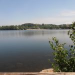 © Picknickbereich - Plan d'Eau de Saint-Eloy-les-Mines - Mairie