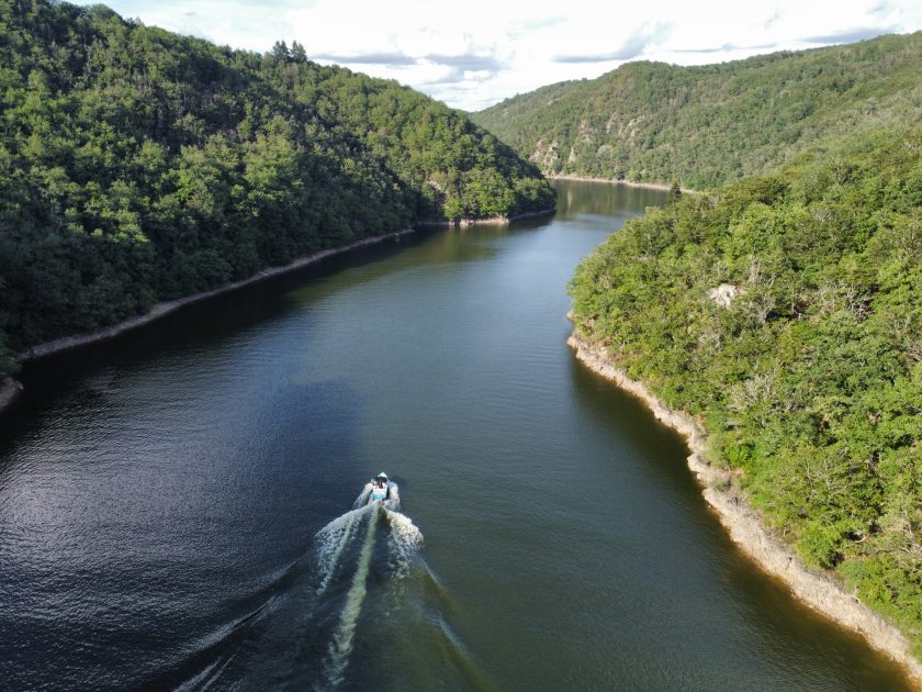 © Bootsfahrt - Lac des Fades-Besserve_Miremont - SMFB