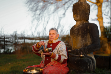 © Sonotherapie Klangschalen_Saint-Priest-des-Champs - Huguette Dalle